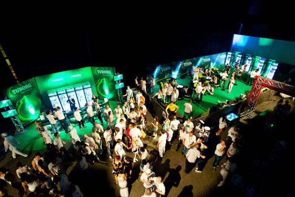 Loungebereich mit mobilen Bars auf einem Tuborg Promo Event
